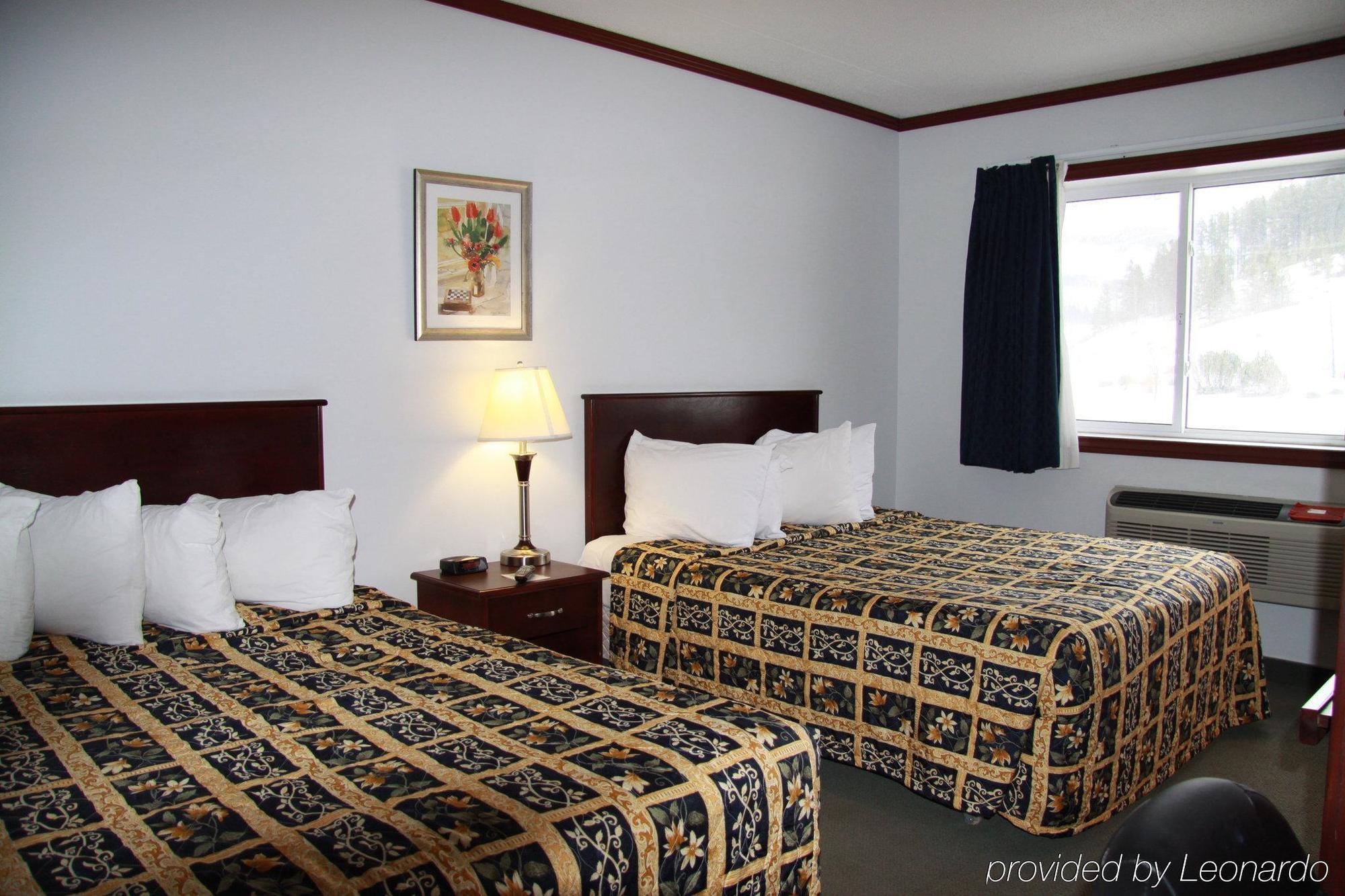 Causeway Bay Hotel Sparwood Экстерьер фото